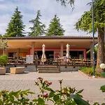 Camping Estivo Premium Mobile Homes On Bella Italia Peschiera del Garda